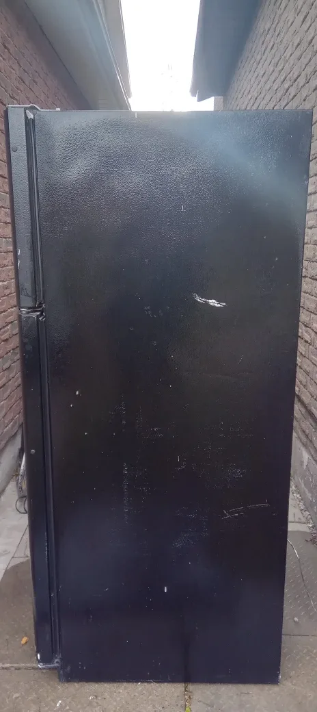 Black Frigidaire Fridge image indicator(3)