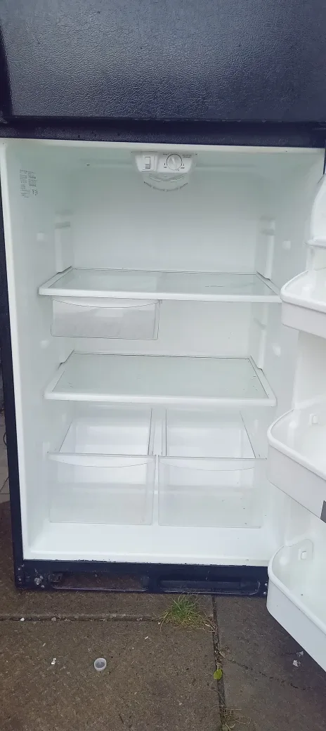 Black Frigidaire Fridge image indicator(5)