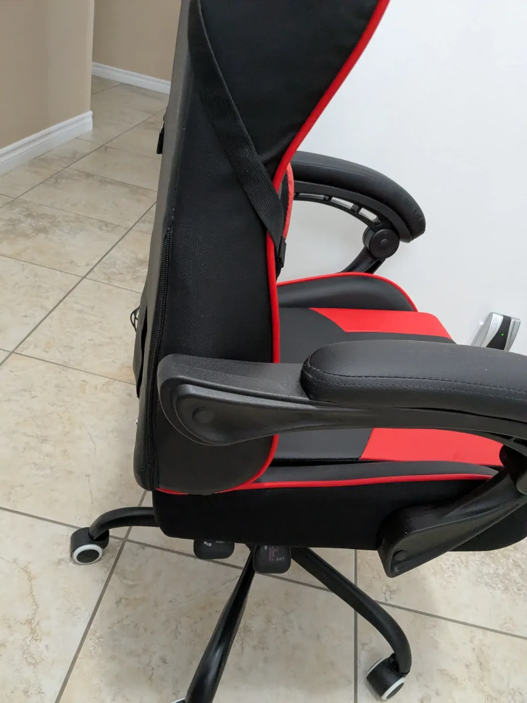 GTRACING Gaming Chair - Red & Black image indicator(4)