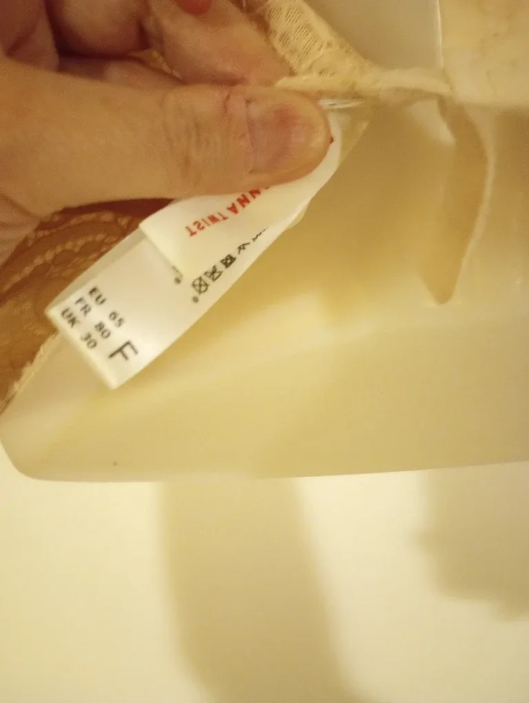 Never Worn Prima Donna Twist T-Shirt Bra - 30F image indicator(5)