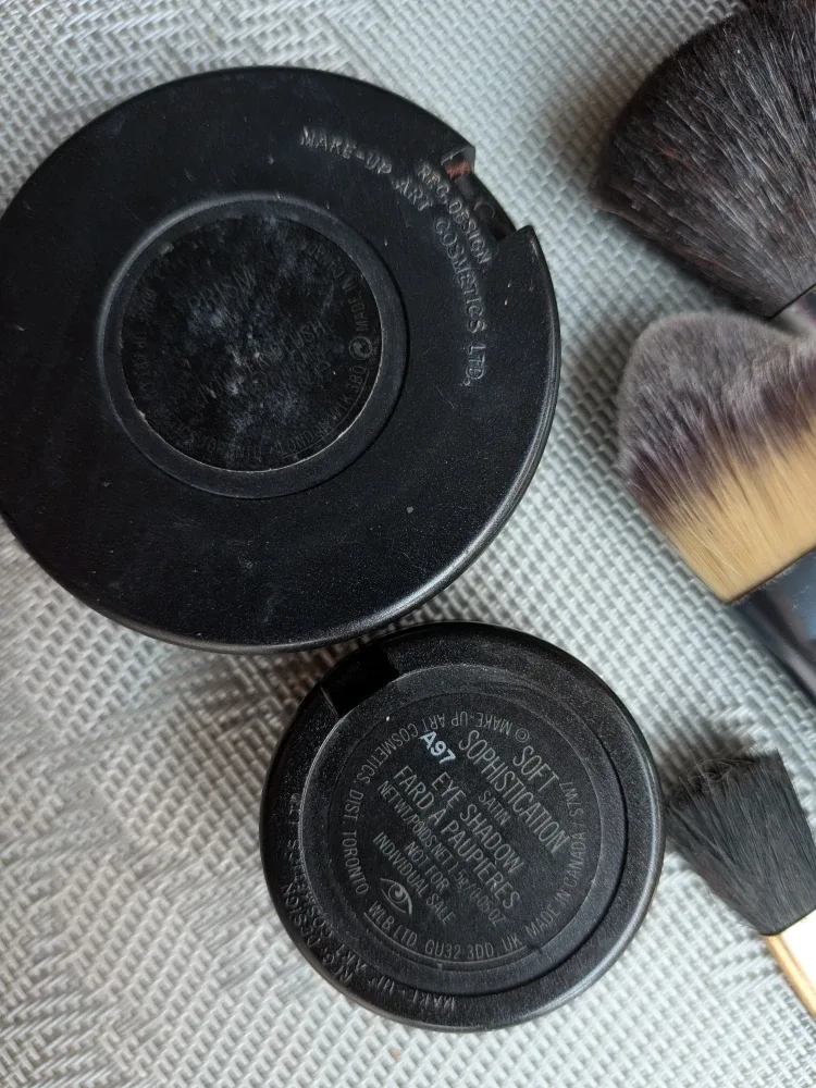 MAC Blush and Eyeshadow & Lancome brushes Lot used image indicator(6)
