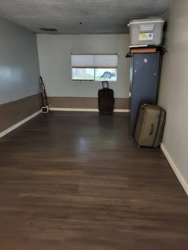 Large Studio Basement Price Negotiable