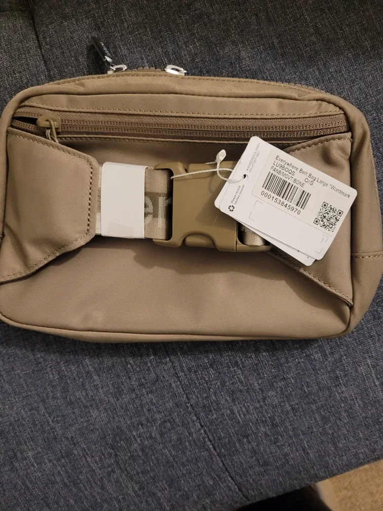 **Brand New** Lululemon Everywhere Belt Bag image indicator(2)