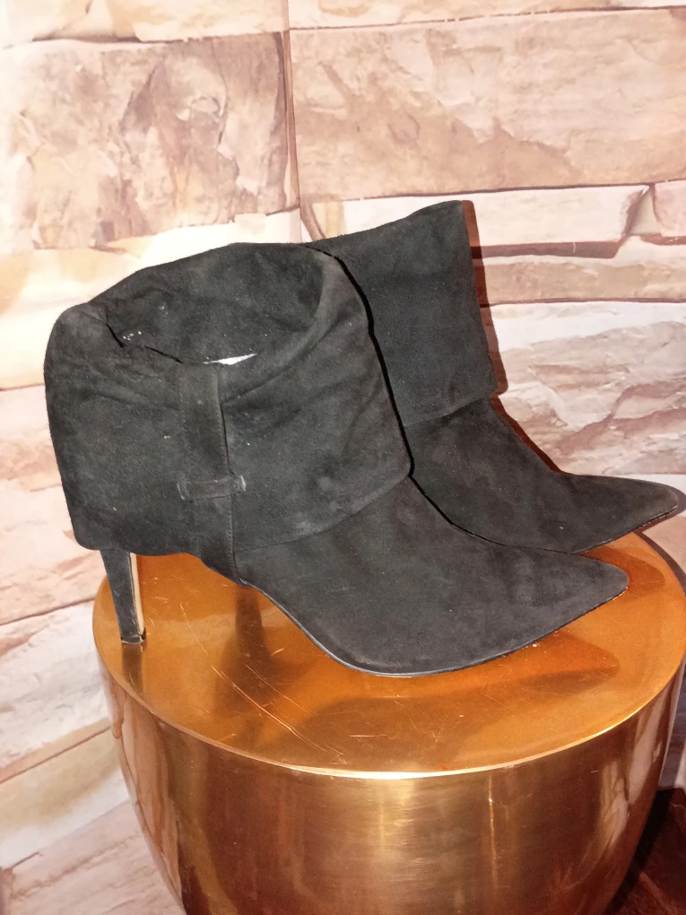 Black Suede Calvin Klein Bethany Ankle Boots sz 9 - photo 2