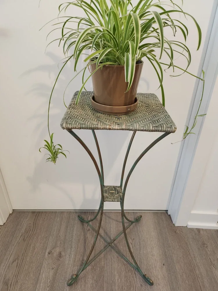 Vintage Metal Plant Pot & Stand image indicator(3)