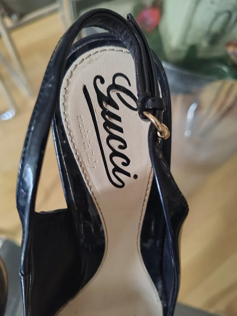 Authentic Gucci Navy Patent Slingback Heels – Size 7B – $220 image indicator(7)
