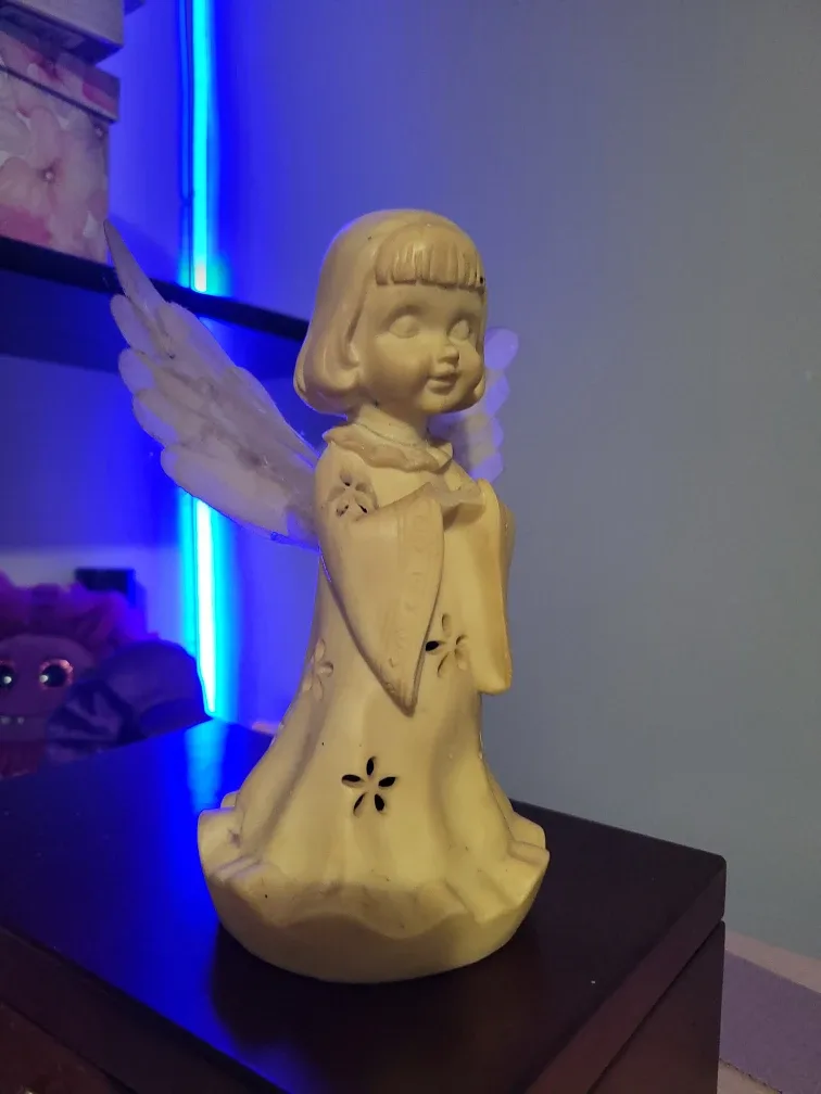 Angel Figurine with Light-Up Wings image indicator(8)