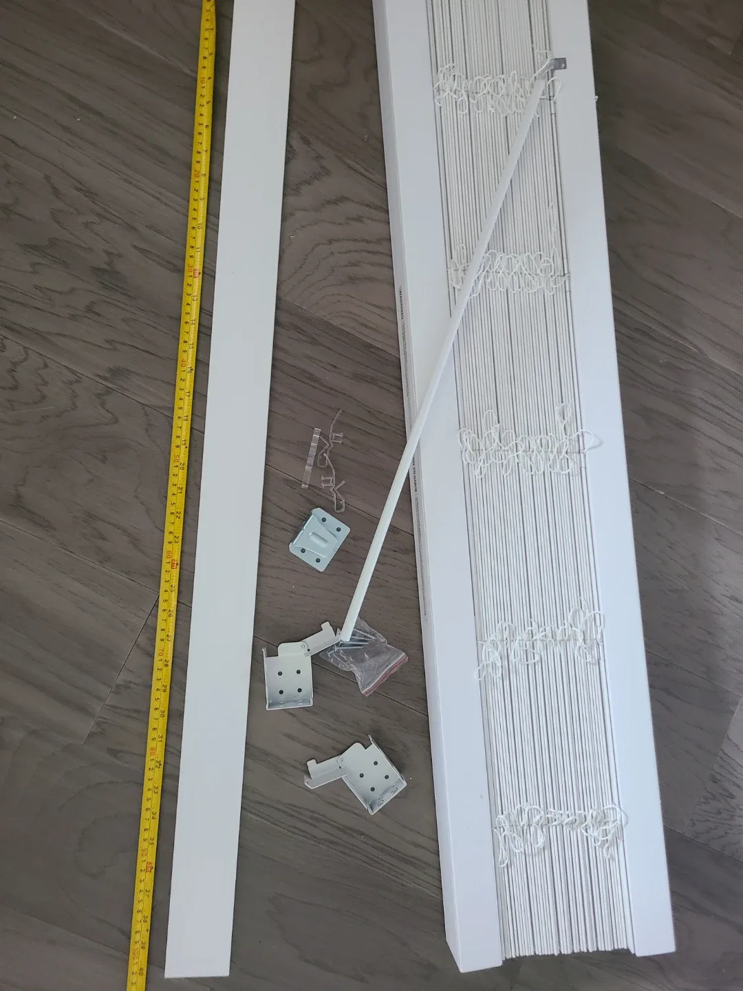 White Venetian Blind - Brand New, 40" / 102 cm, 🥕 image indicator(2)
