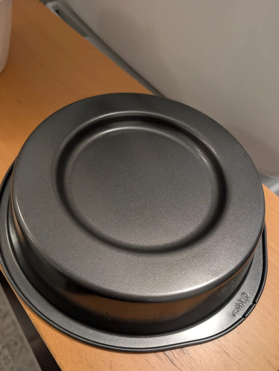 NEW Wilton Dessert Shell Pan - 9.87 in x 2 in image indicator(3)