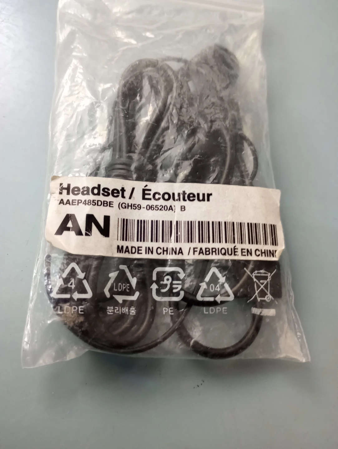 Samsung Handsfree Headset with microphone, New - photo 3