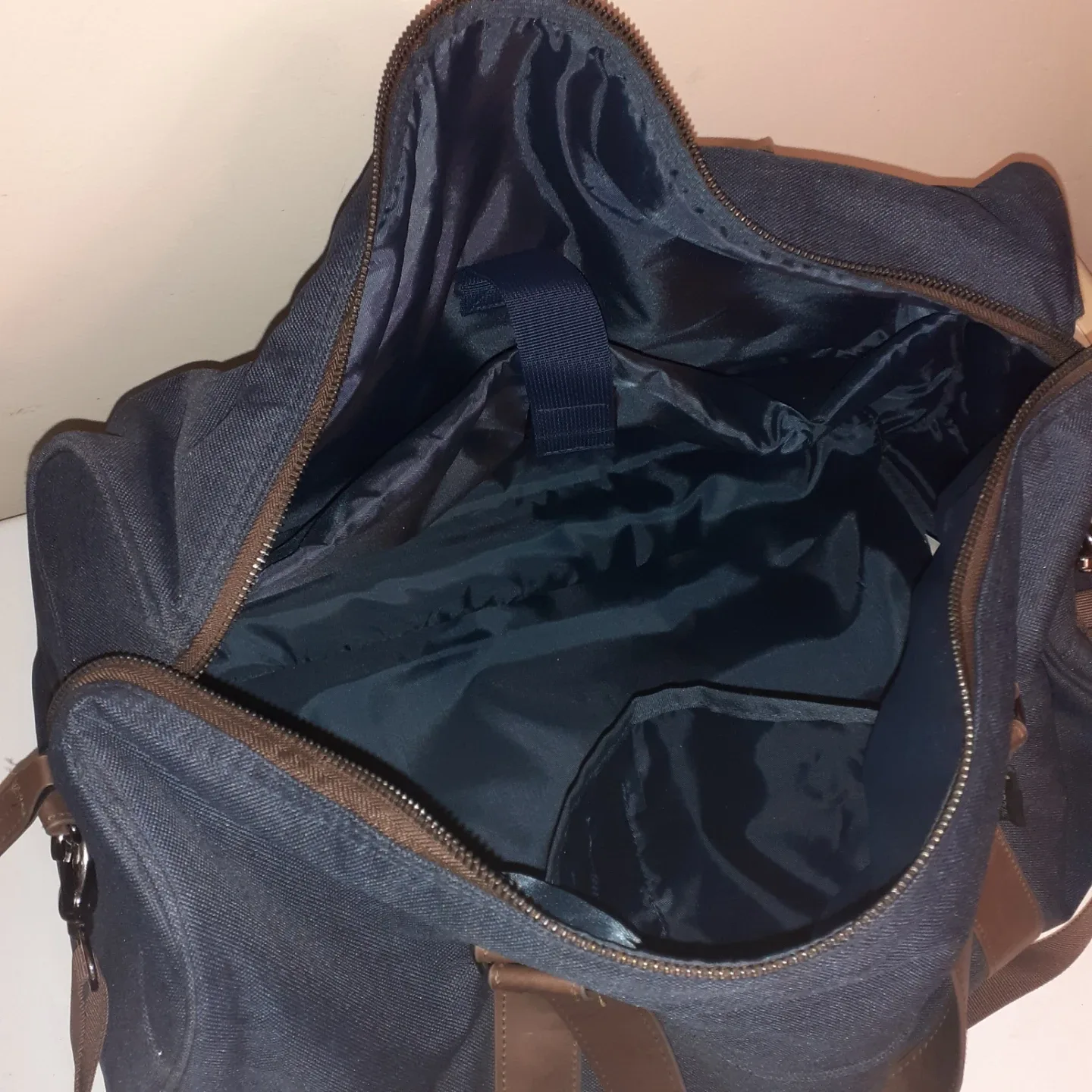 LikeNew ~ Outbound Duffle Bag image indicator(4)