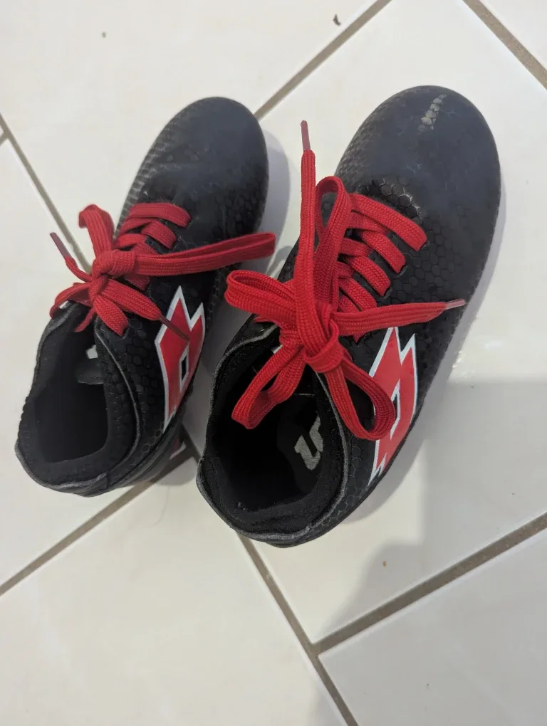 Lotto Soccer Cleats - Youth Size image indicator(2)