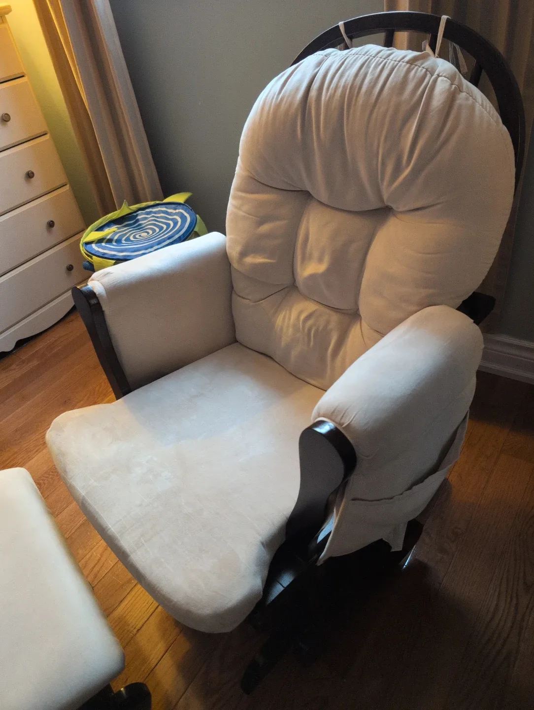 Glider Rocking Chair with Ottoman image indicator(2)