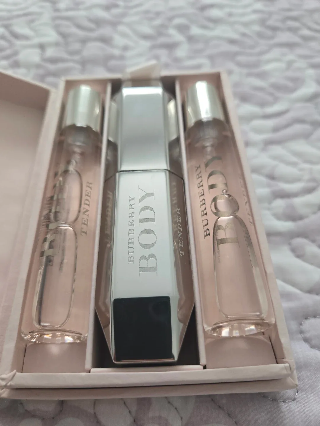 Burberry Body Tender Eau de Toilette Purse Spray Set image indicator(2)