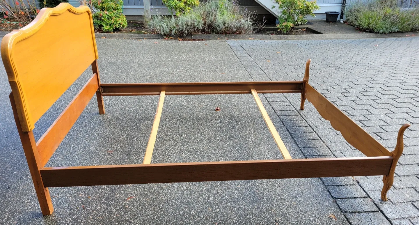 Very Nice Vintage Wooden Bed Frame. Double/ Full Size. image indicator(2)