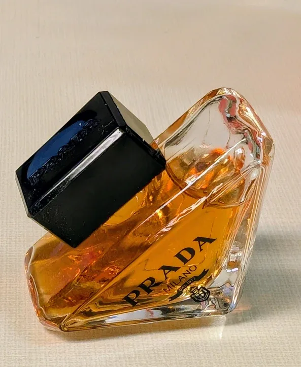 Prada Paradoxe Eau de Parfum Sample image indicator(2)