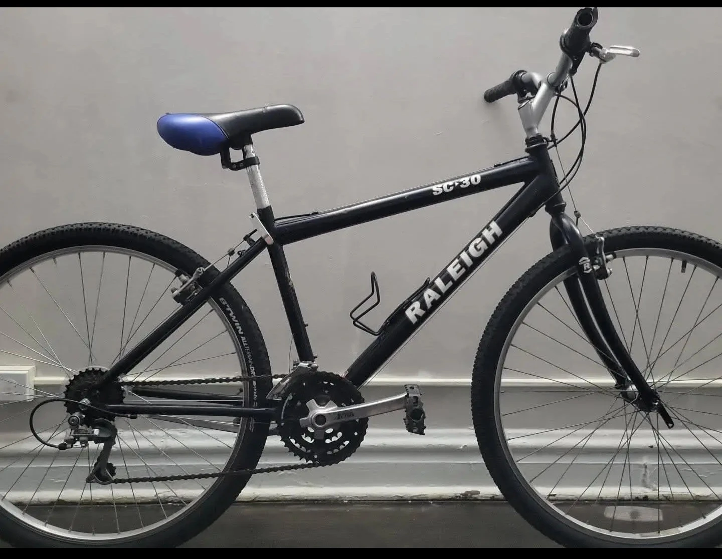 RALEIGH HIBRID BIKE - photo 2