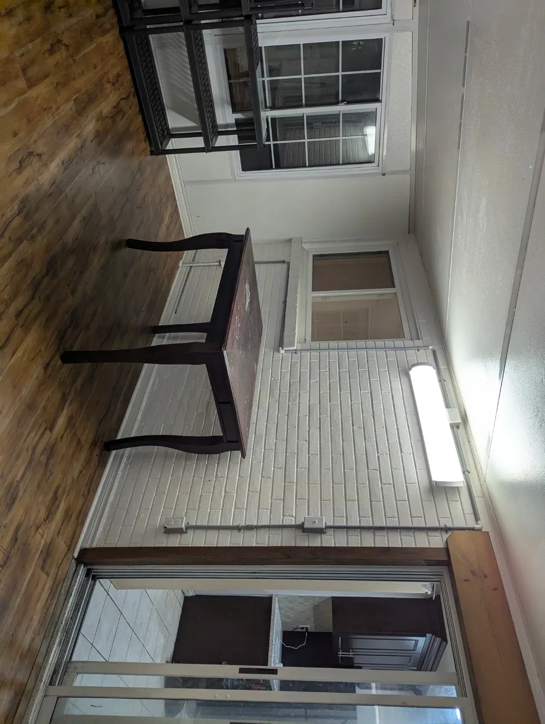 Empty Room for Rent image indicator(7)