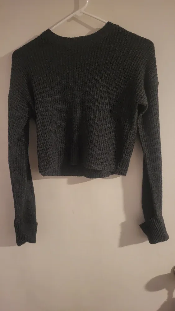 Forever 21 Grey Cropped Knit Sweater - Size Small
