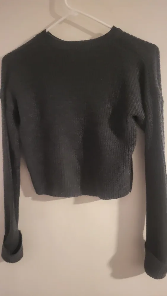 Forever 21 Grey Cropped Knit Sweater - Size Small image indicator(3)