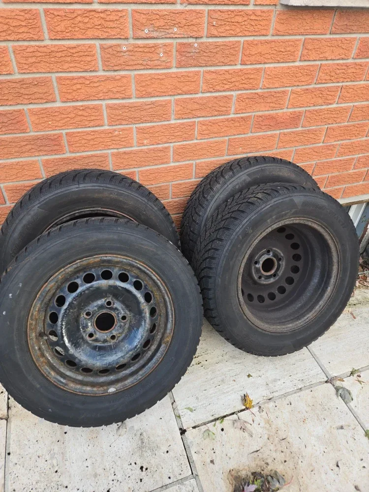 Set of 4 Winter Tires 195/65R15 image indicator(2)