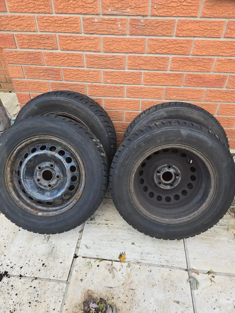 Set of 4 Winter Tires 195/65R15 image indicator(3)