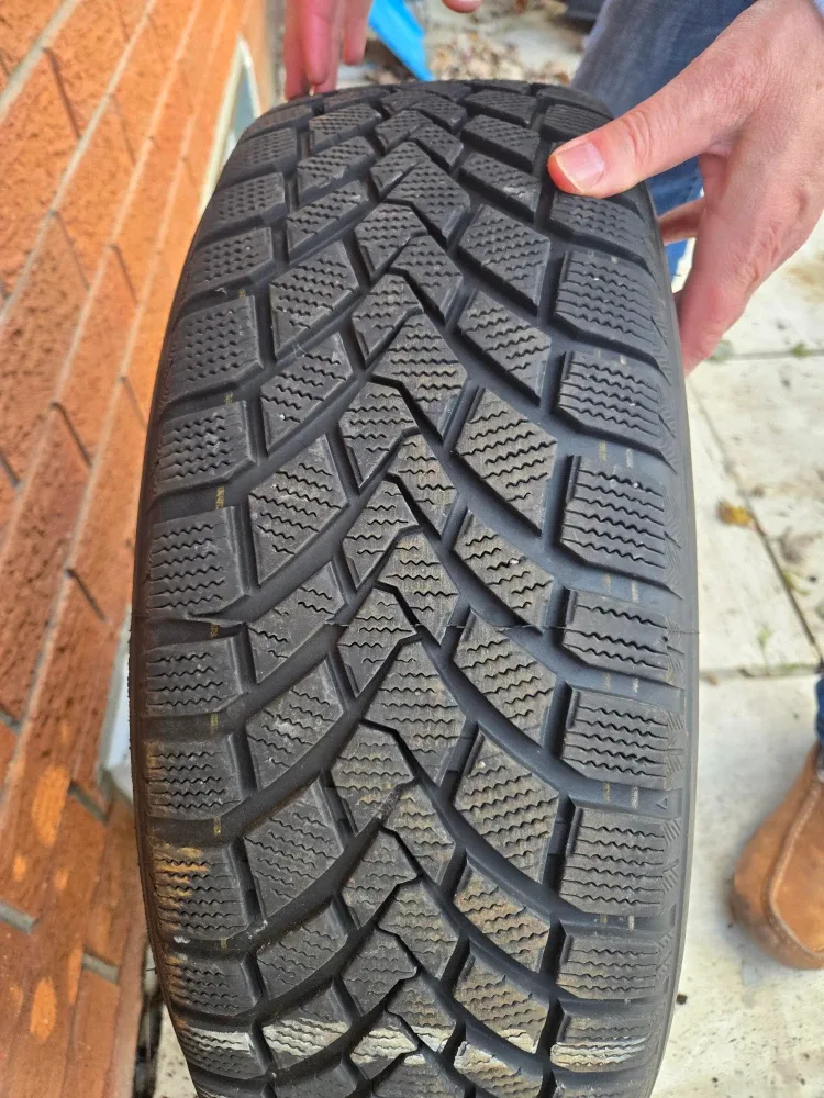 Set of 4 Winter Tires 195/65R15 image indicator(5)