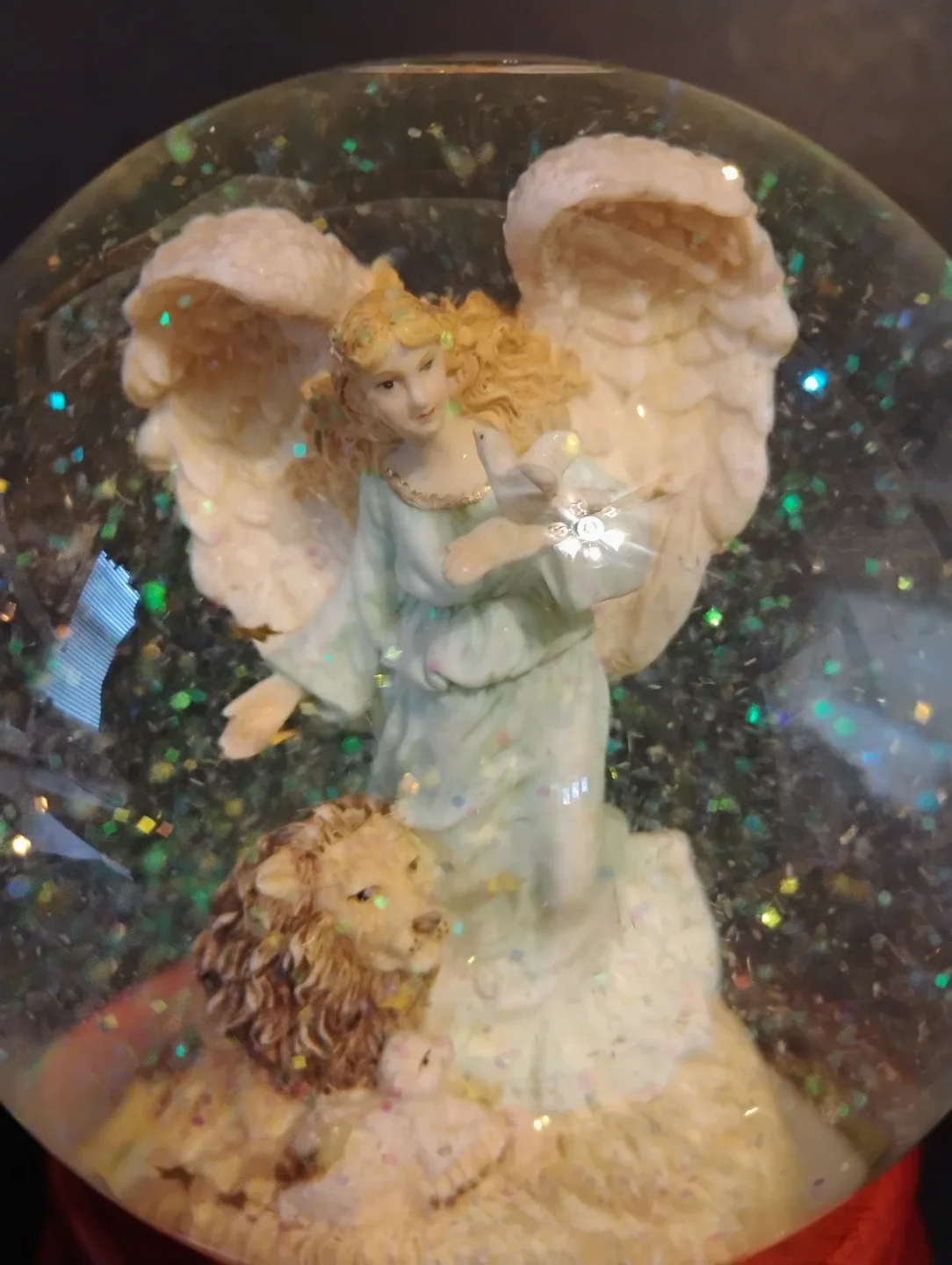 SERAPHIM CLASSICS ANGEL AND LION #81499 MUSICAL SNOW GLOBE image indicator(2)
