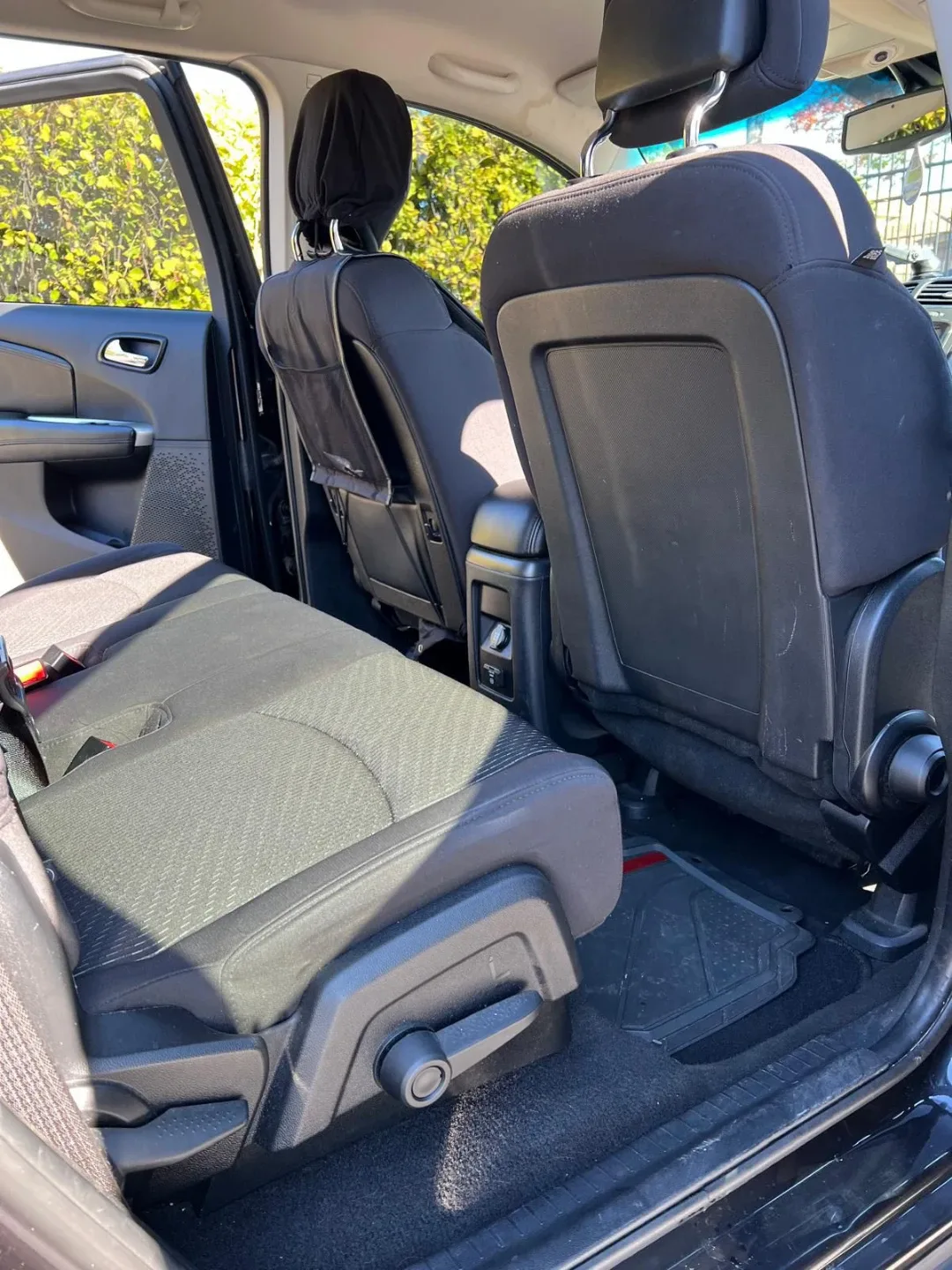 Dodge Journey - Black SUV image indicator(8)