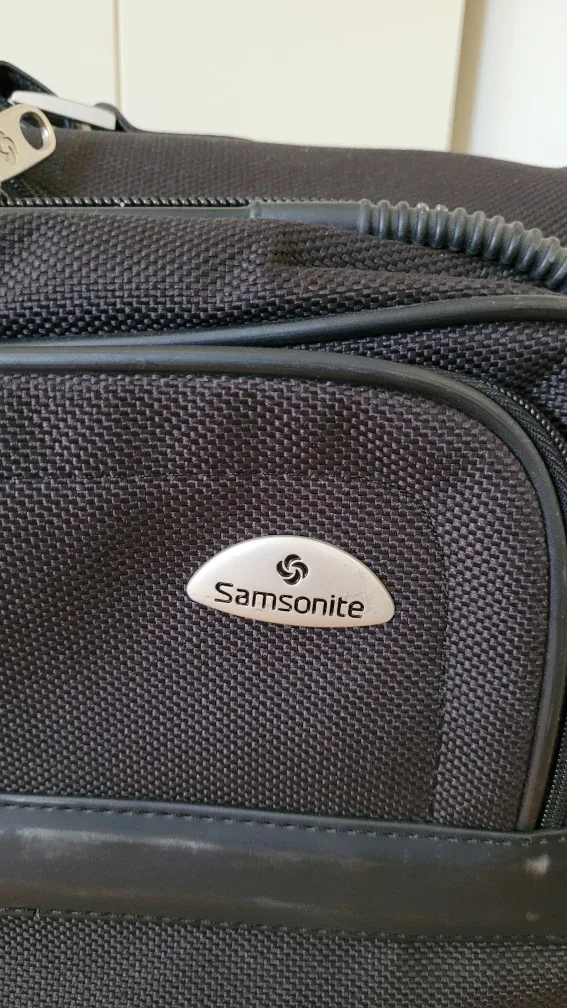 Samsonite Black Expandable Suitcase image indicator(2)