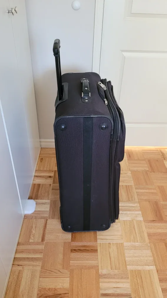 Samsonite Black Expandable Suitcase image indicator(3)