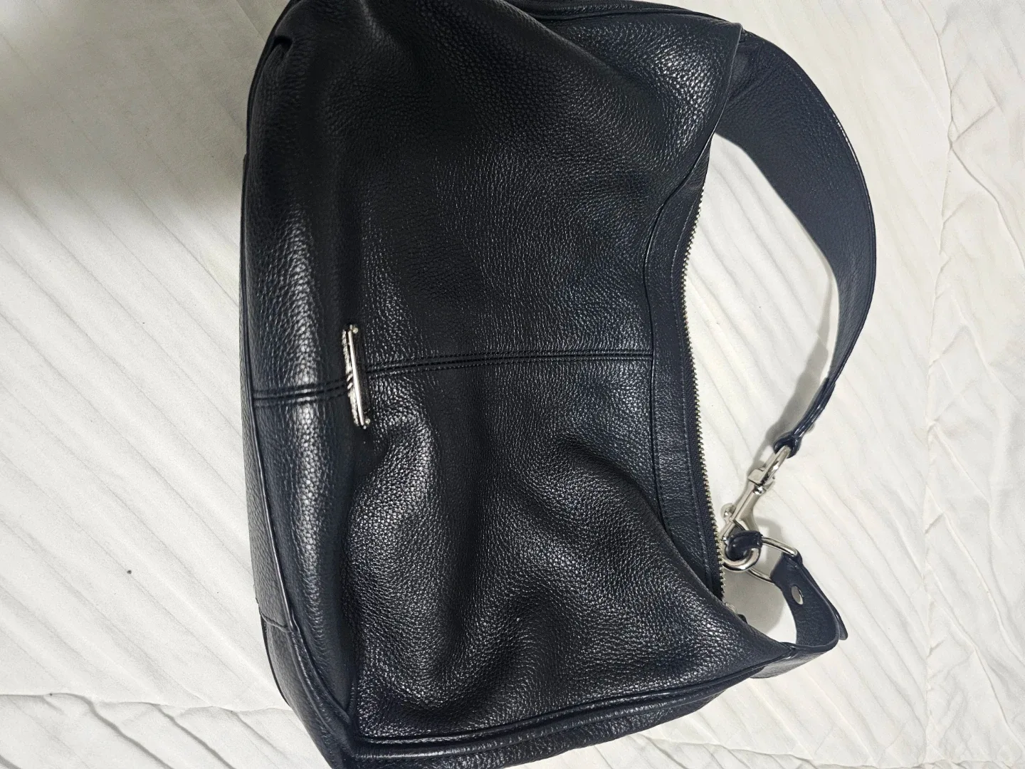 Coach purse ~ Black Leather Shoulder Bag image indicator(2)