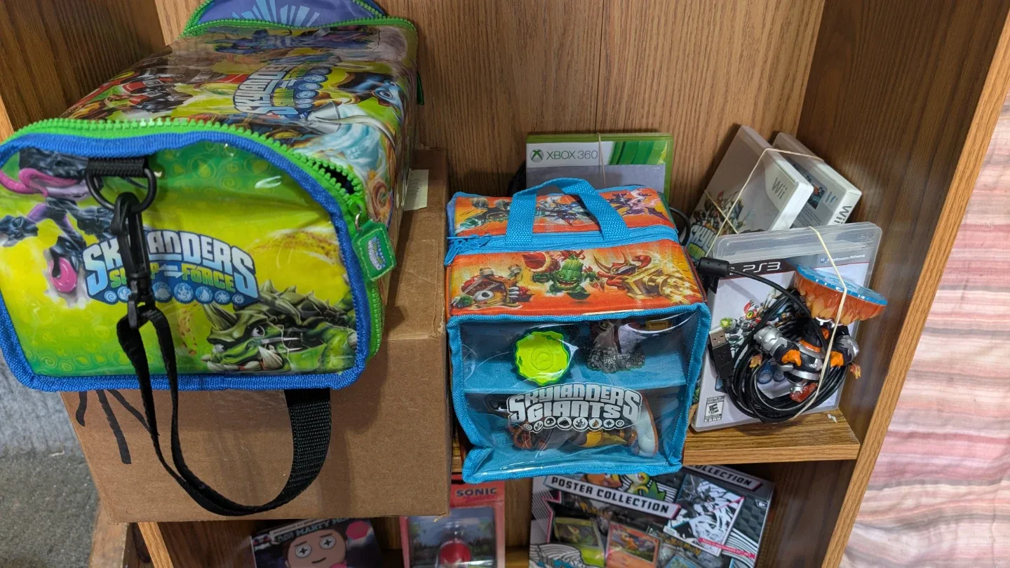 Skylanders & Disney Infinity Figures image indicator(4)