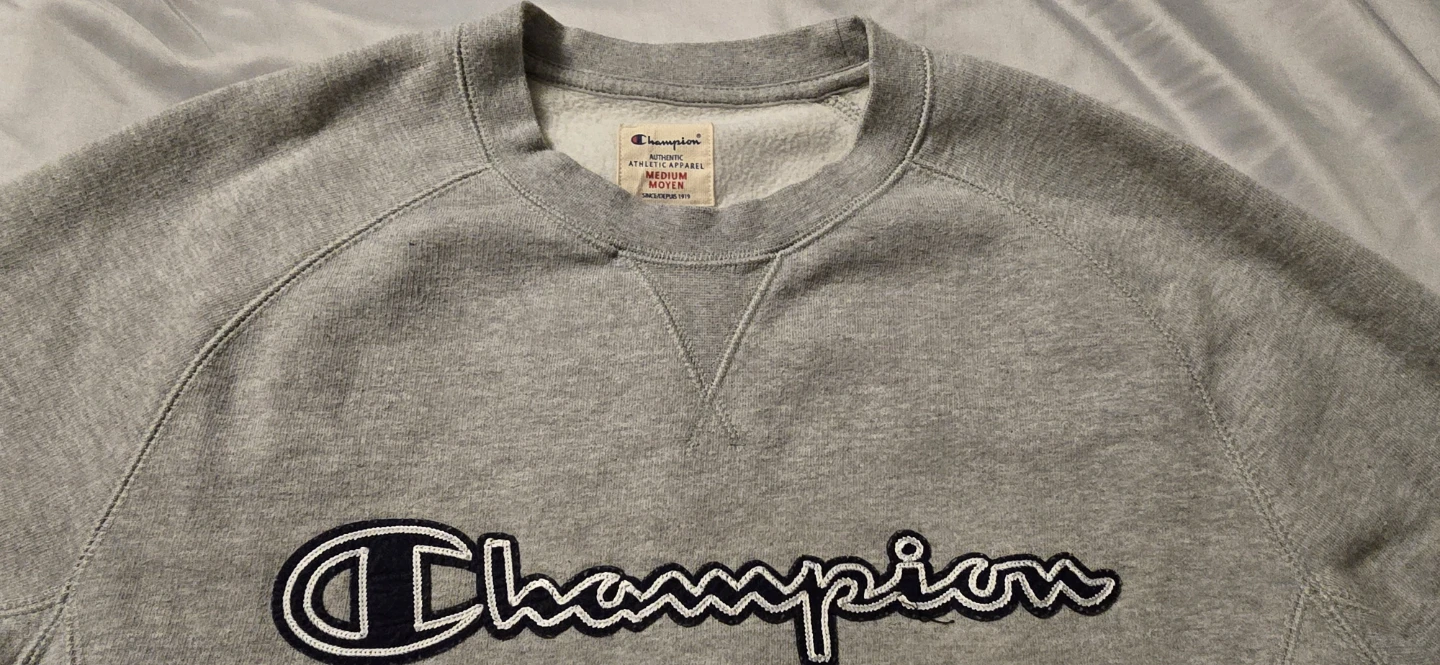 Mens Champion Crewneck Sweatshirt - Size Medium - photo 3