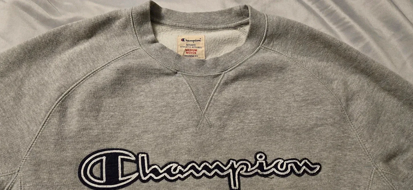 Mens Champion Crewneck Sweatshirt - Size Medium image indicator(3)
