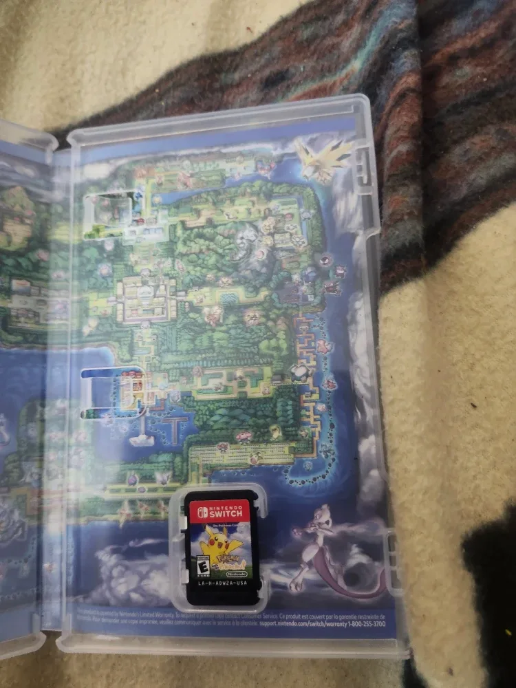 Pokémon: Let's Go, Pikachu! Nintendo Switch Game image indicator(2)