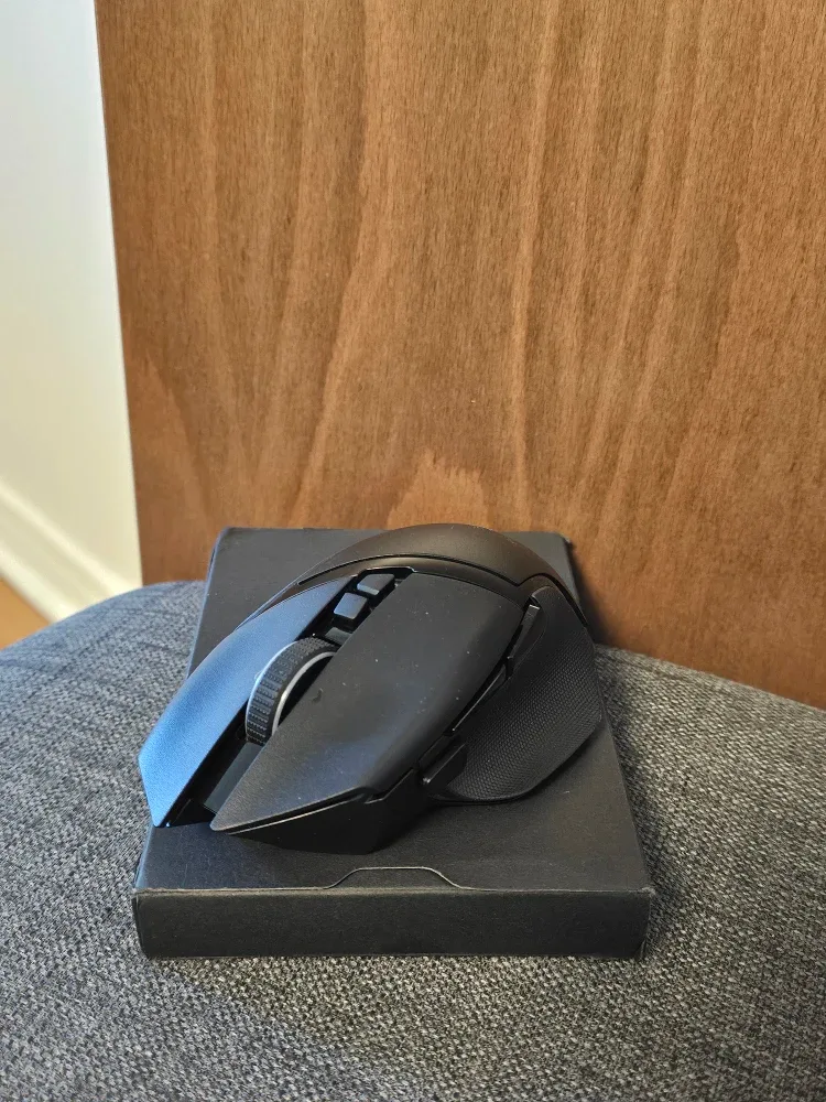 Razer Basilisk V3 Pro Wireless Gaming Mouse image indicator(4)