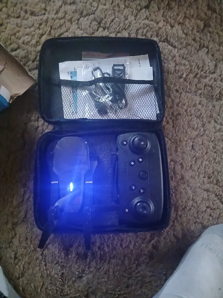 Drone with Case & Accessories image indicator(2)