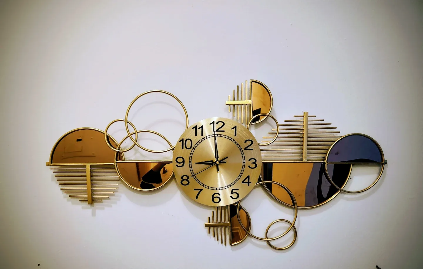 Gold Geometric Modern Wall Clock image indicator(3)