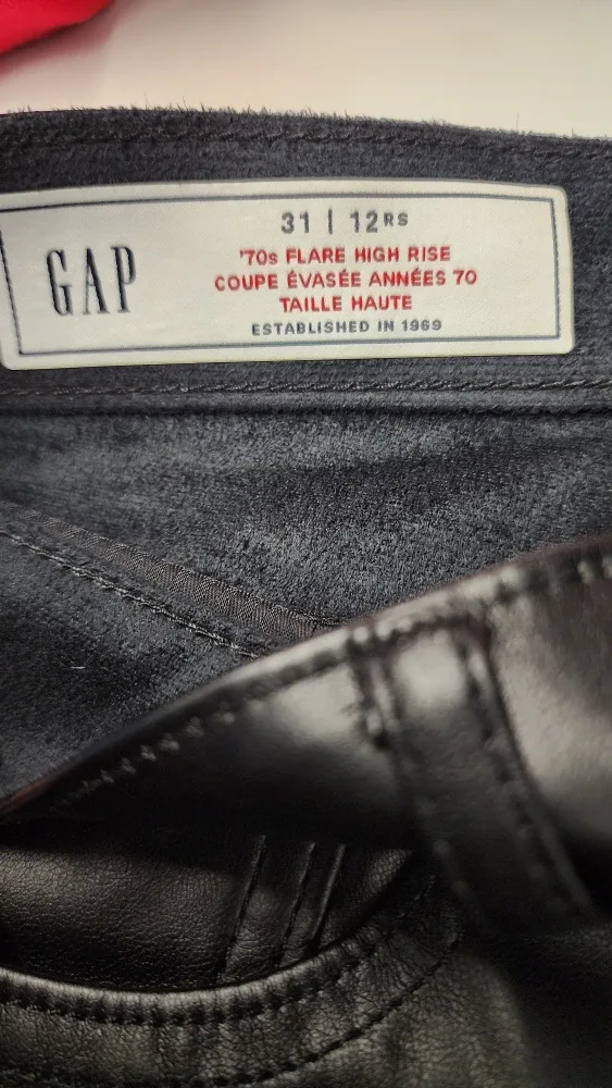 New Gap '70s Flare High Rise' Black Pants - Size 31 image indicator(2)