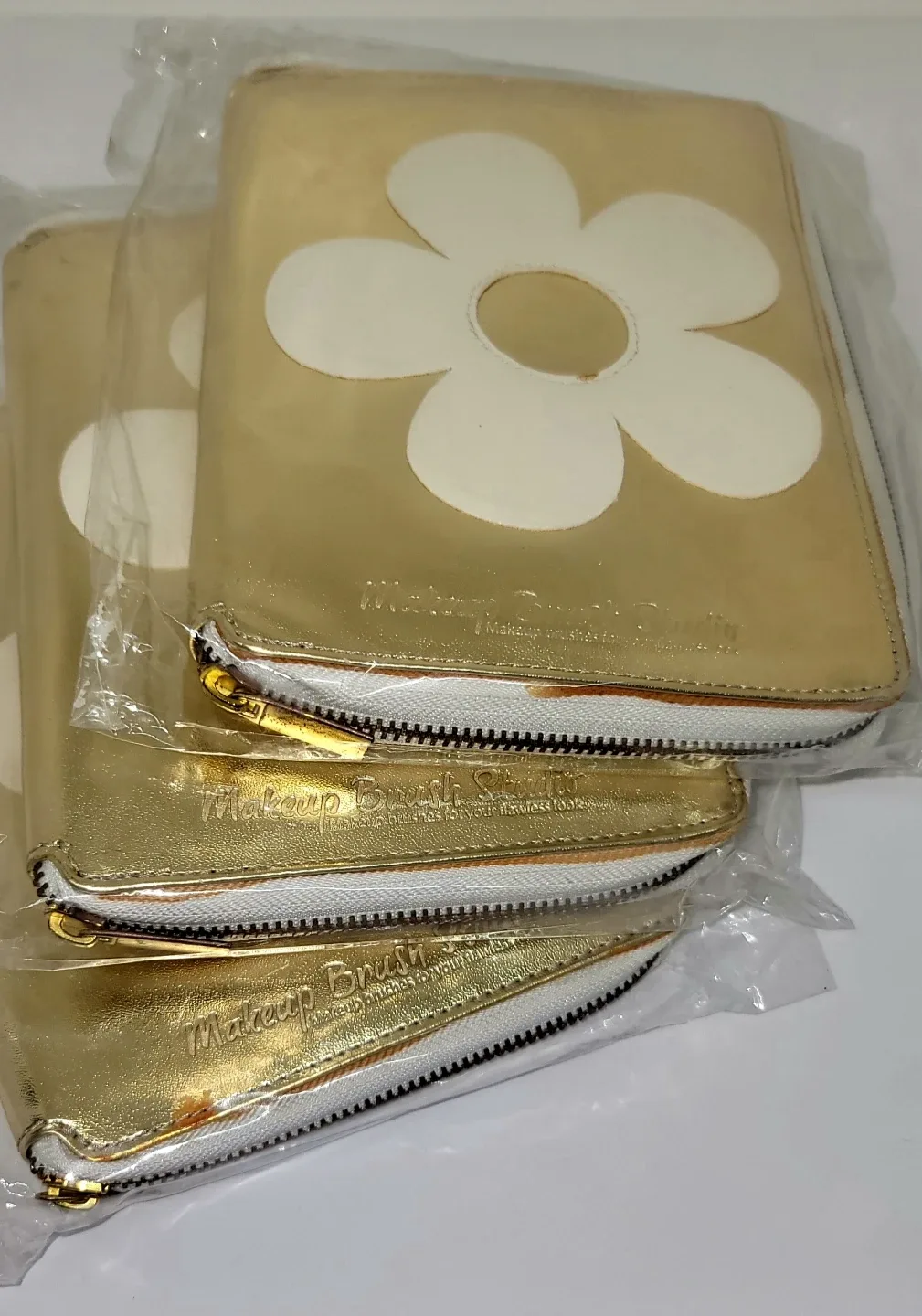 Makeup Brush Sets in Gold Cases - New image indicator(2)