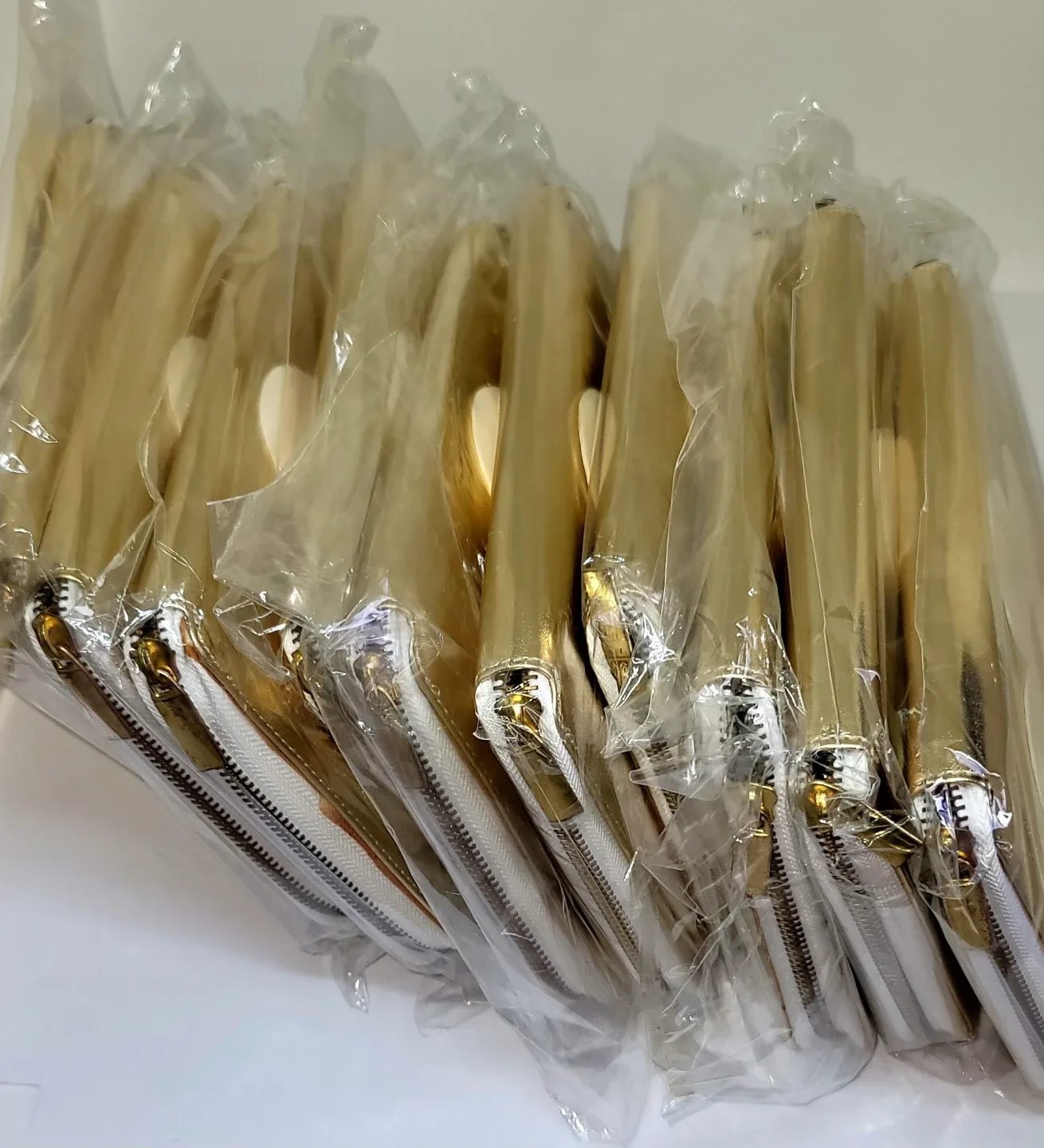 Makeup Brush Sets in Gold Cases - New image indicator(3)