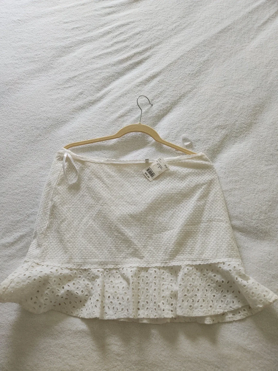 Le Chateau White Skirt - Size M(ONLY PICK Up) thumbnail