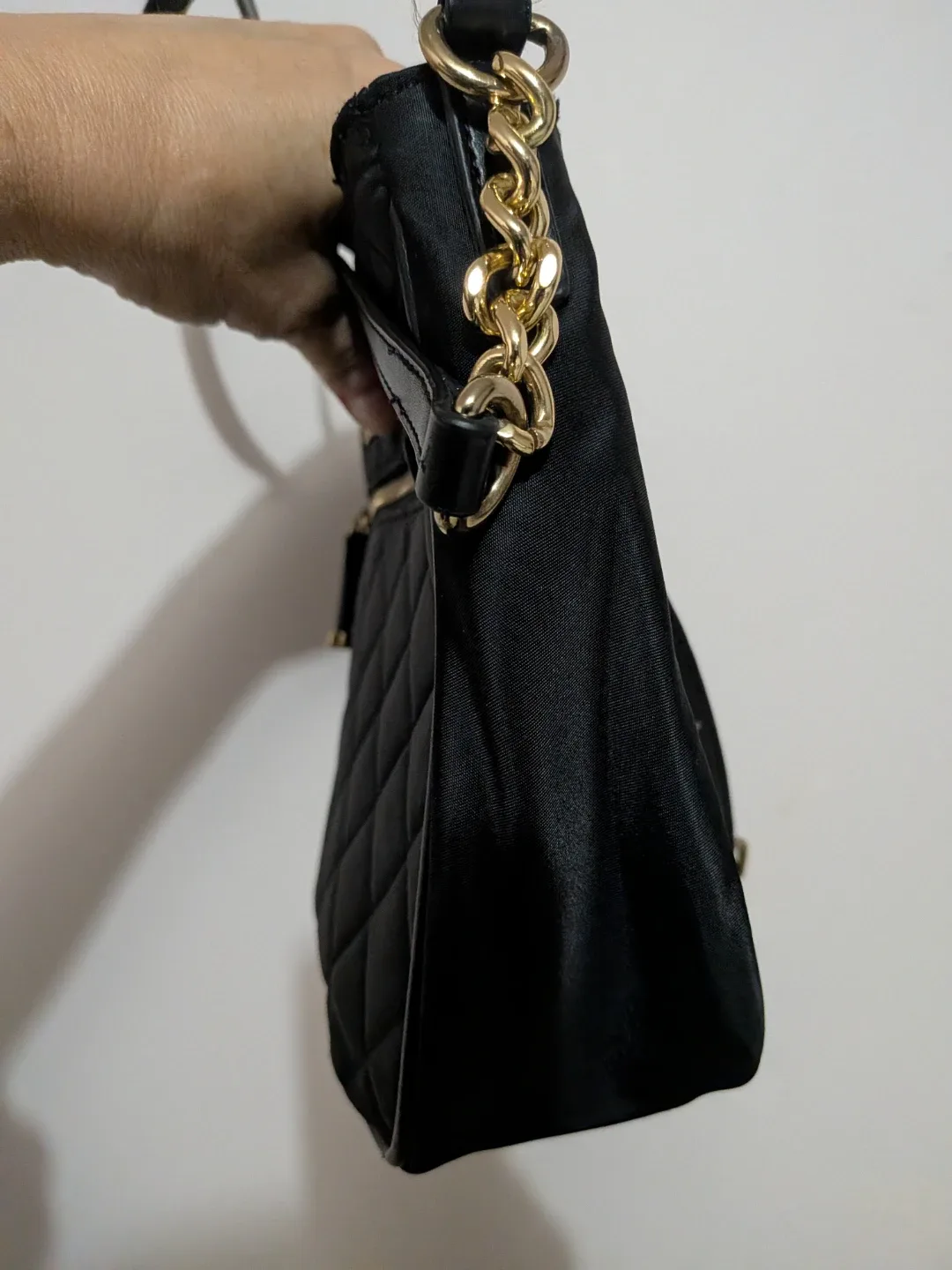Calvin Klein black purse with adjustable strap good condition image indicator(6)