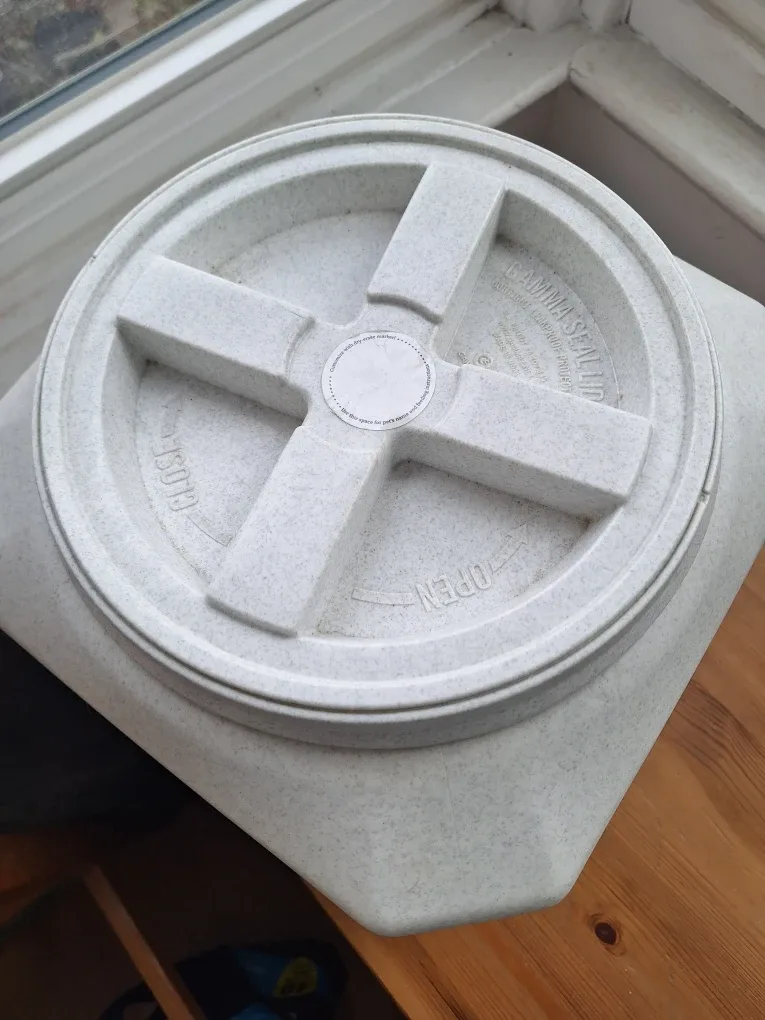 Gamma Seal Lid Pet Food Container image indicator(3)