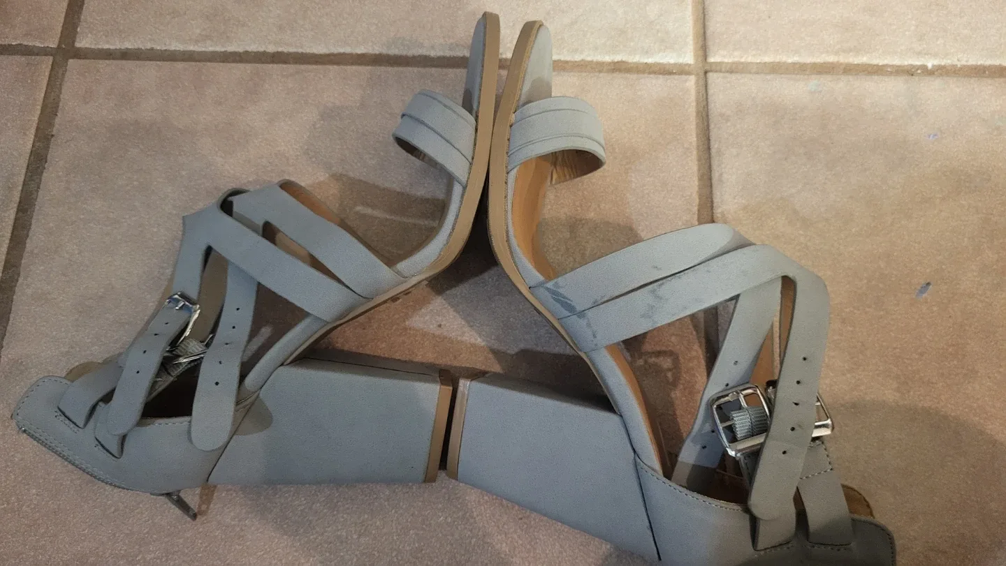 Grey Charlotte Russe heels - Size 7 image indicator(2)