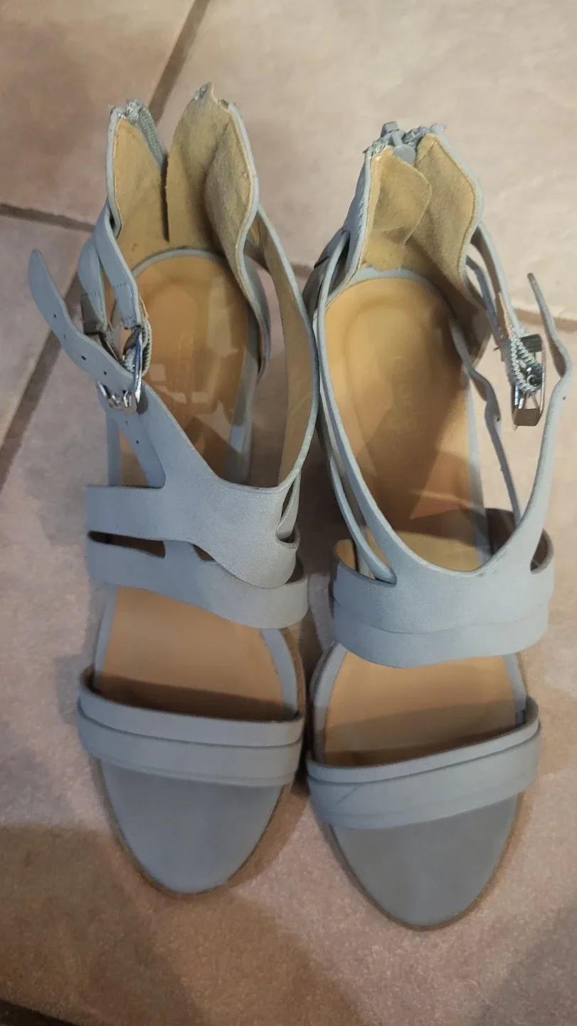 Grey Charlotte Russe heels - Size 7 image indicator(3)