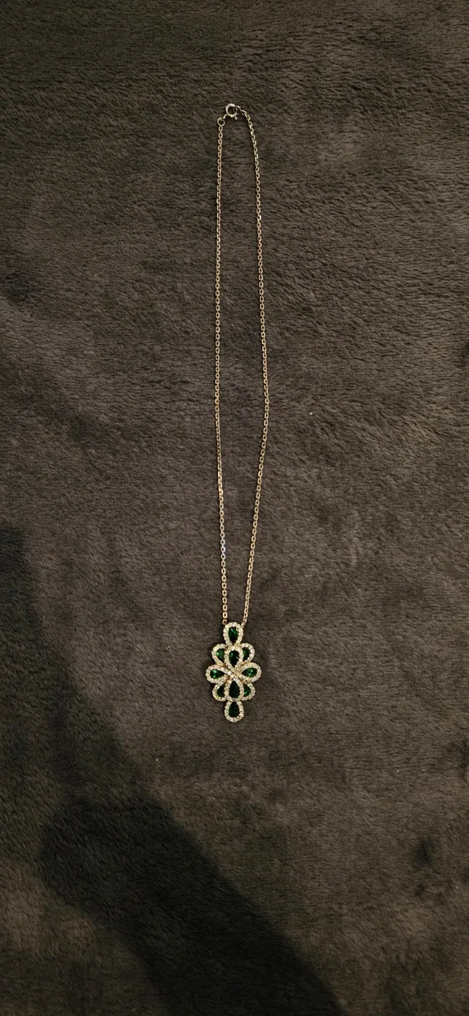 Green Floral Pendant Necklace thumbnail