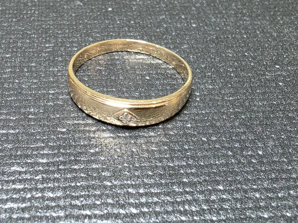 10K Gold Diamond ring