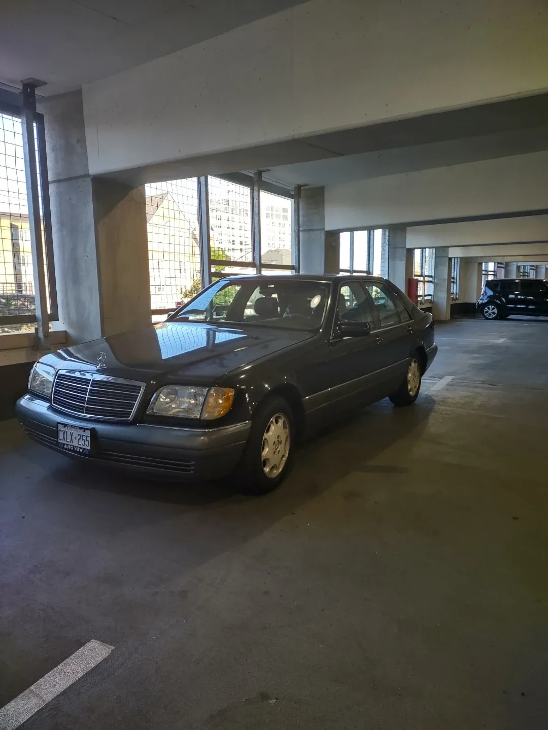 Mercedes-Benz S-Class Sedan image indicator(2)